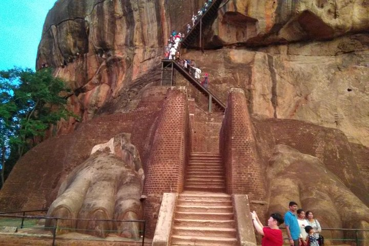Private all inclusive Day trip Sigiriya Lion rock and Dambulla Cave temple - Photo 1 of 2